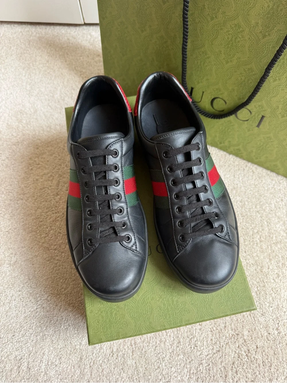 Gucci Black Leather Low-Top Sneakers with Red & Green Web